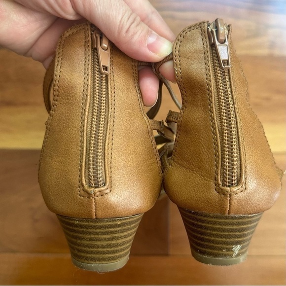 Report Jeweled Strappy Sandals - Picture 4 of 7